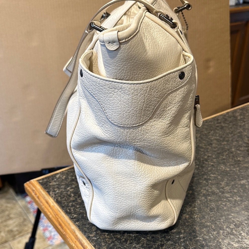 Authentic Coach Off-White Leather Tote Bag-WOW, buttery soft genuine leather. - Picture 3 of 13